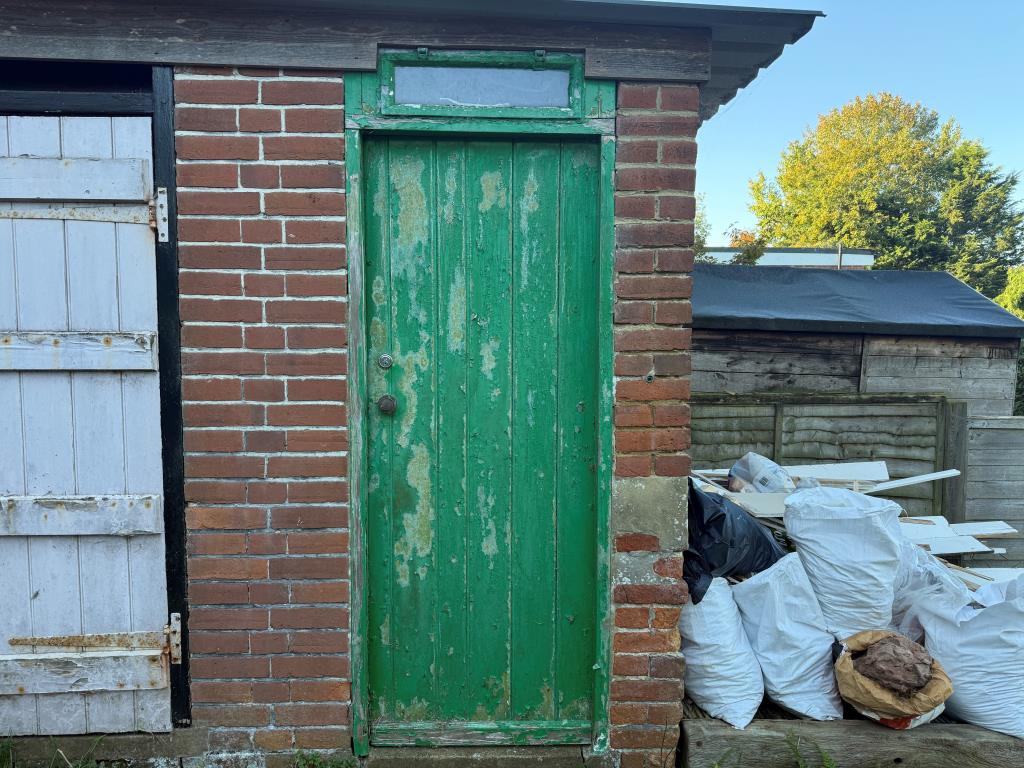 Lot: 118 - TWO-BEDROOM MID-TERRACE HOUSE FOR IMPROVEMENT - Shed